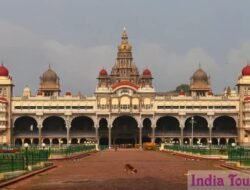 Famous Tourist Places In India Essay