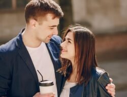 Trik Strategi Cewek Mencuri Perhatian Cowok Tajir: Ending Jatuh Cinta