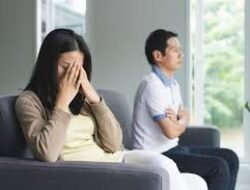 Cara Menghadapi Pacar Cowok yang Posesif