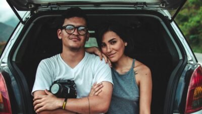 Tips dan Trik Membahagiakan Pacar yang Manja