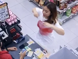 Jagat Maya Gempar!, Wanita Cantik Buka Baju di Depan Kasir Minimarket, Diduga Mabuk