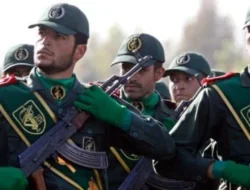 Para Pemuda Iran Antre Daftar Jadi Tentara untuk Perang  Binasakan AS-Israel