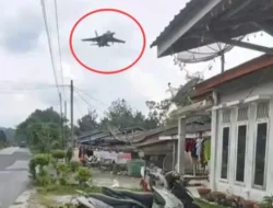 Gempar! Pesawat Tempur Diduga F-16 Terbang Rendah di Langit Sumatera