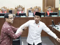 Viral!  Video Tuntutan Seret Jokowi ke Pengadilan terkait Kasus Korupsi Pengadaan Chromebook Nadiem Mengemuka