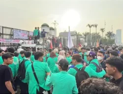 Aksi di DPR RI, Massa Mahasiswa Ultimatum Anggota Dewan Respon Tuntutan Dalam 3×24 Jam